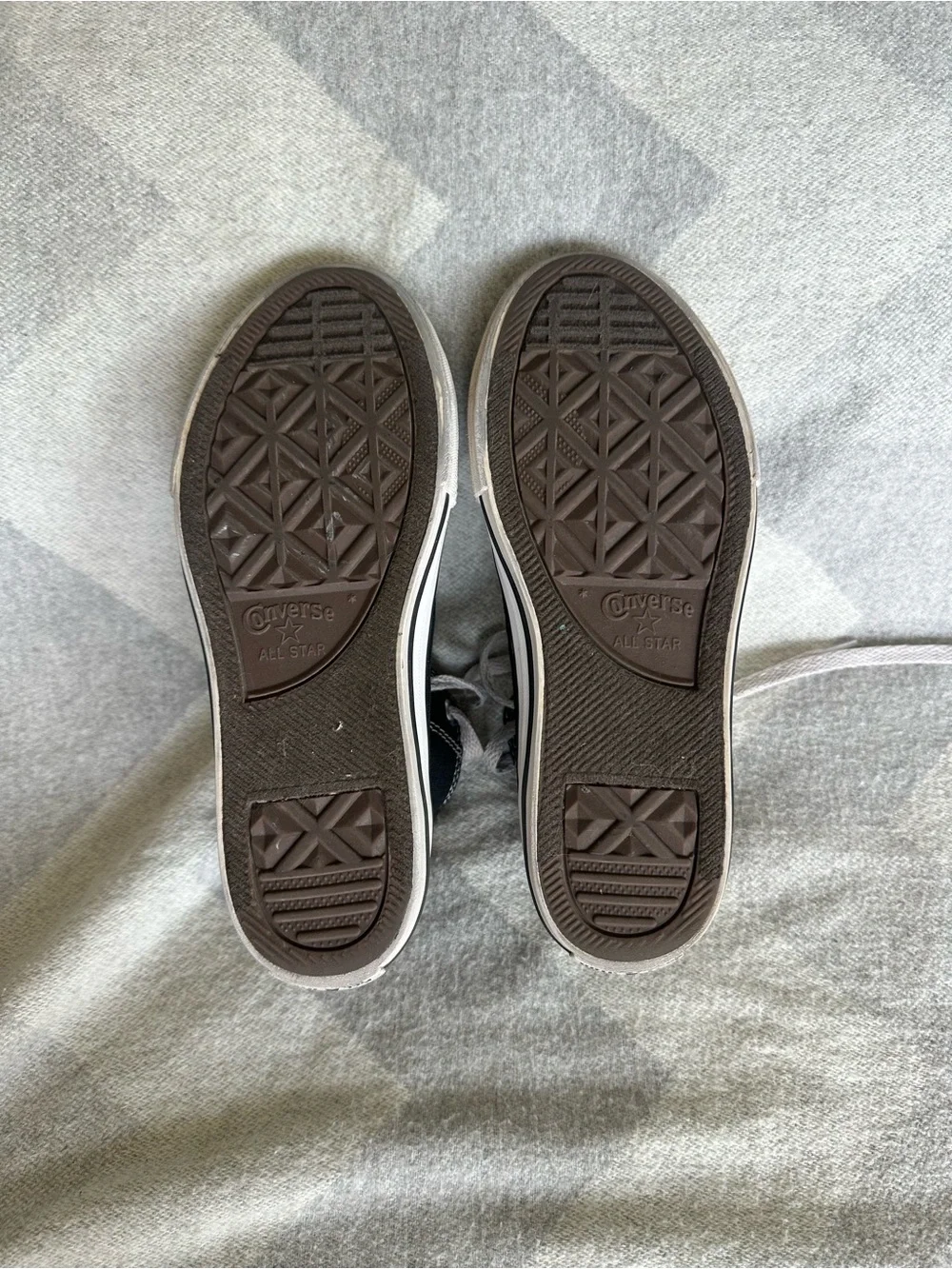 Converse Kids size 1 Classic Chuck Taylor High Top
